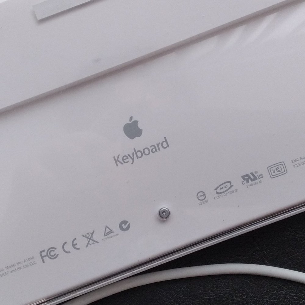 Apple Key Board - Picture 3 of 4